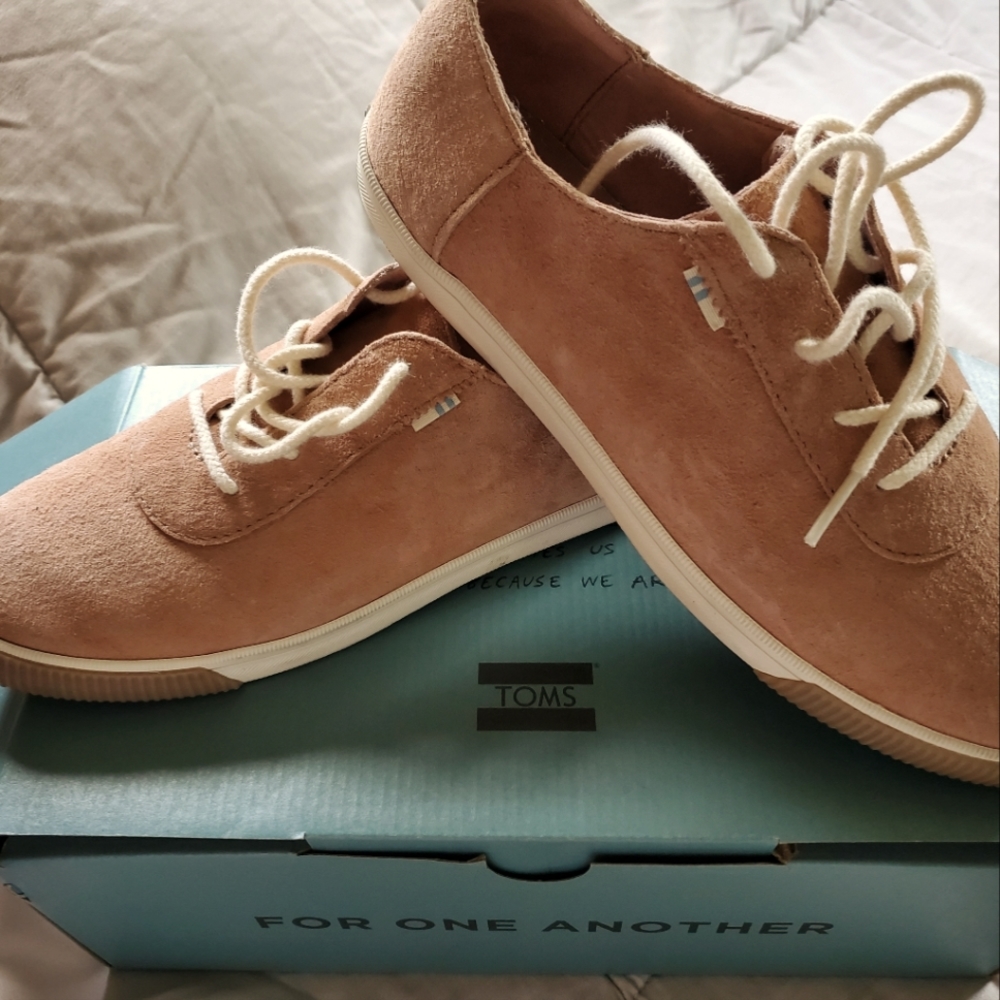 Tom's suede sneakers